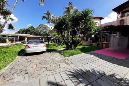 Casa à venda com 750m², 5 quartos e 8 vagas Casa à venda com 750m², 5 quartos e 8 vagasGaragem