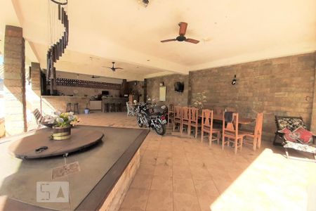 Casa à venda com 750m², 5 quartos e 8 vagas Casa à venda com 750m², 5 quartos e 8 vagasÁrea Gourmet