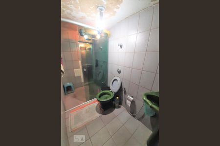 Casa à venda com 750m², 5 quartos e 8 vagas Casa à venda com 750m², 5 quartos e 8 vagasBanheiro 2