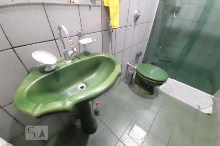 Casa à venda com 750m², 5 quartos e 8 vagas Casa à venda com 750m², 5 quartos e 8 vagasBanheiro 2