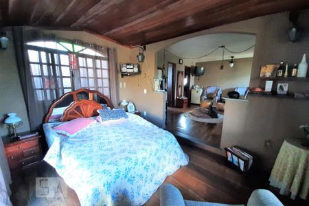 Casa à venda com 750m², 5 quartos e 8 vagas Casa à venda com 750m², 5 quartos e 8 vagasQuarto 3 - Suíte