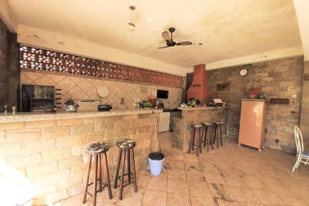 Casa à venda com 750m², 5 quartos e 8 vagas Casa à venda com 750m², 5 quartos e 8 vagasÁrea Gourmet