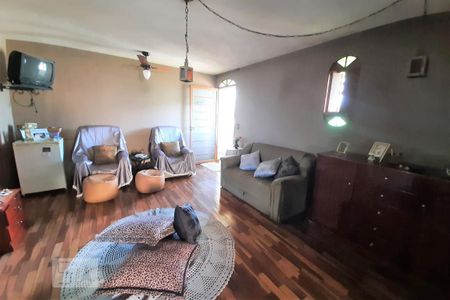 Casa à venda com 750m², 5 quartos e 8 vagas Casa à venda com 750m², 5 quartos e 8 vagasQuarto 3 - Suíte