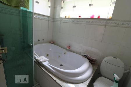 Casa à venda com 650m², 3 quartos e 5 vagasBanheiro suite