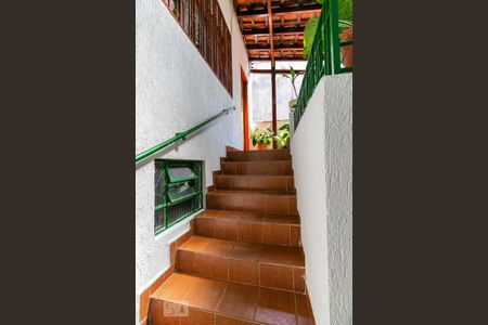 Casa à venda com 107m², 3 quartos e 1 vagaEscadas