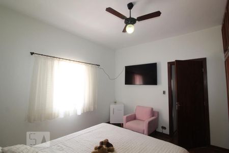 Casa à venda com 201m², 3 quartos e 4 vagasQuarto 1 suite