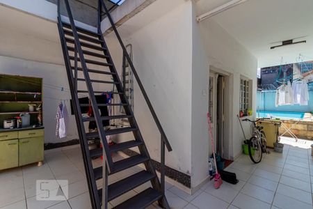 Casa à venda com 300m², 2 quartos e 4 vagas Casa à venda com 300m², 2 quartos e 4 vagasCorredor Lateral