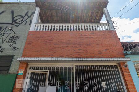 Casa à venda com 300m², 2 quartos e 4 vagas Casa à venda com 300m², 2 quartos e 4 vagasFachada