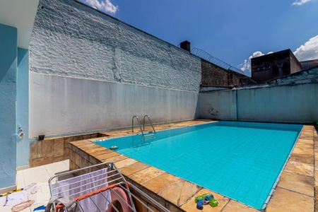 Casa à venda com 300m², 2 quartos e 4 vagas Casa à venda com 300m², 2 quartos e 4 vagasPiscina