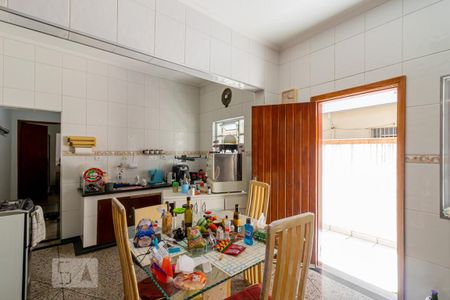 Casa à venda com 300m², 2 quartos e 4 vagas Casa à venda com 300m², 2 quartos e 4 vagasCozinha