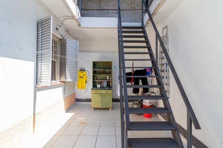 Casa à venda com 300m², 2 quartos e 4 vagas Casa à venda com 300m², 2 quartos e 4 vagasCorredor Lateral