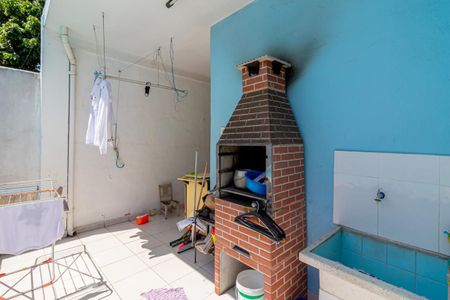 Casa à venda com 300m², 2 quartos e 4 vagas Casa à venda com 300m², 2 quartos e 4 vagasChurrasqueira