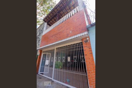 Casa à venda com 300m², 2 quartos e 4 vagas Casa à venda com 300m², 2 quartos e 4 vagasFachada