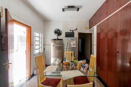 Casa à venda com 300m², 2 quartos e 4 vagas Casa à venda com 300m², 2 quartos e 4 vagasCozinha