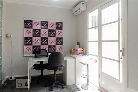 Casa à venda com 200m², 4 quartos e 4 vagas Casa à venda com 200m², 4 quartos e 4 vagasEscritório