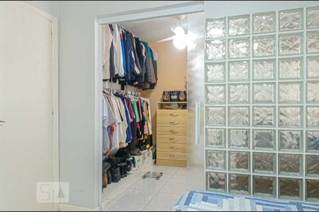 Casa à venda com 200m², 4 quartos e 4 vagas Casa à venda com 200m², 4 quartos e 4 vagasCloset da suíte 2
