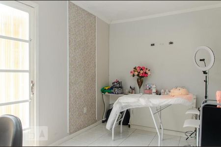 Casa à venda com 200m², 4 quartos e 4 vagas Casa à venda com 200m², 4 quartos e 4 vagasEscritório