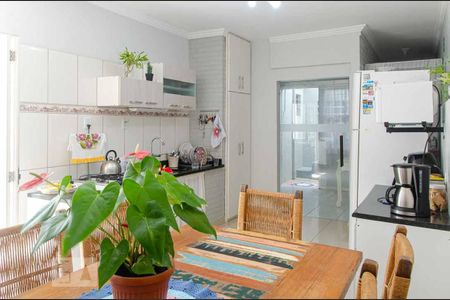 Casa à venda com 200m², 4 quartos e 4 vagas Casa à venda com 200m², 4 quartos e 4 vagasCozinha