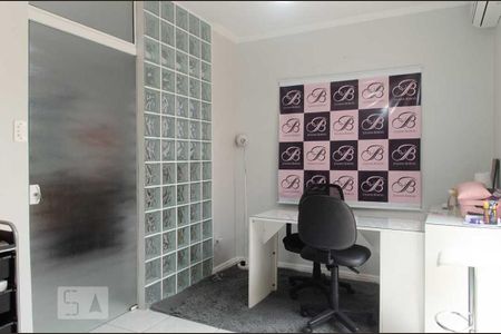 Casa à venda com 200m², 4 quartos e 4 vagas Casa à venda com 200m², 4 quartos e 4 vagasEscritório