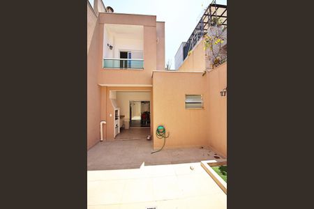 Casa à venda com 194m², 3 quartos e 4 vagasQuintal