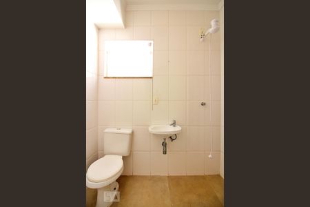 Casa à venda com 194m², 3 quartos e 4 vagasBanheiro de Serviço