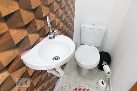 Casa de condomínio à venda com 56m², 2 quartos e 1 vaga Casa de condomínio à venda com 56m², 2 quartos e 1 vagaDetalhe banheiro