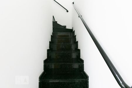 Casa de condomínio à venda com 56m², 2 quartos e 1 vaga Casa de condomínio à venda com 56m², 2 quartos e 1 vagaEscada