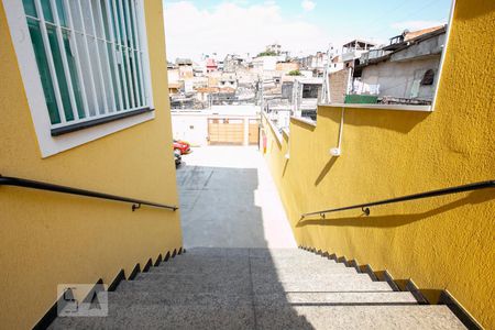 Casa de condomínio à venda com 56m², 2 quartos e 1 vaga Casa de condomínio à venda com 56m², 2 quartos e 1 vagaEscada