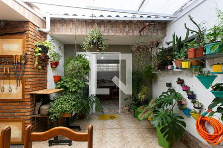 Casa à venda com 172m², 4 quartos e 3 vagas Casa à venda com 172m², 4 quartos e 3 vagasCasa 2 - Quintal e Churrasqueira