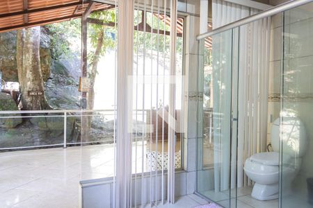 Casa à venda com 400m², 2 quartos e 2 vagasBanheiro da Suíte 1