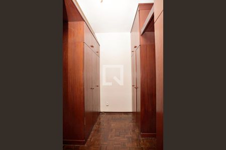 Apartamento à venda com 265m², 4 quartos e 2 vagas Apartamento à venda com 265m², 4 quartos e 2 vagasQuarto 1 Suíte Detalhe Closet