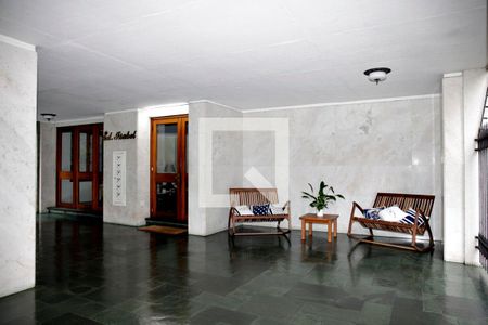 Apartamento à venda com 265m², 4 quartos e 2 vagas Apartamento à venda com 265m², 4 quartos e 2 vagasÁrea Comum Hall de Entrada