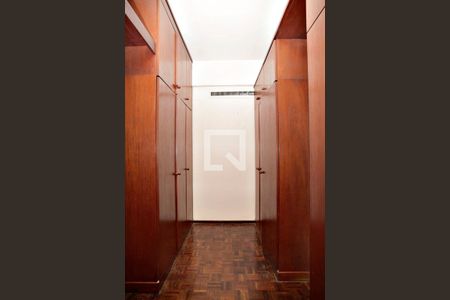 Apartamento à venda com 265m², 4 quartos e 2 vagas Apartamento à venda com 265m², 4 quartos e 2 vagasQuarto 1 Suíte Detalhe Closet