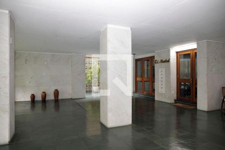 Apartamento à venda com 265m², 4 quartos e 2 vagas Apartamento à venda com 265m², 4 quartos e 2 vagasÁrea Comum Hall de Entrada