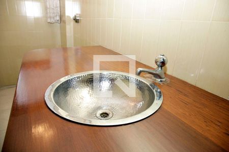 Apartamento à venda com 265m², 4 quartos e 2 vagas Apartamento à venda com 265m², 4 quartos e 2 vagasBanheiro 3 Lavabo Detalhe