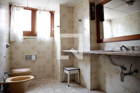 Apartamento à venda com 265m², 4 quartos e 2 vagas Apartamento à venda com 265m², 4 quartos e 2 vagasBanheiro Quarto 1 Suíte