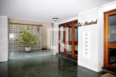 Apartamento à venda com 265m², 4 quartos e 2 vagas Apartamento à venda com 265m², 4 quartos e 2 vagasÁrea Comum Hall de Entrada