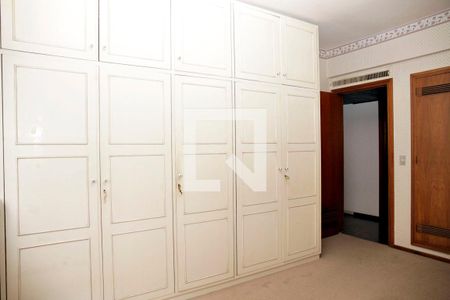 Apartamento à venda com 265m², 4 quartos e 2 vagas Apartamento à venda com 265m², 4 quartos e 2 vagasQuarto 3