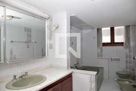 Apartamento à venda com 265m², 4 quartos e 2 vagas Apartamento à venda com 265m², 4 quartos e 2 vagasBanheiro 2