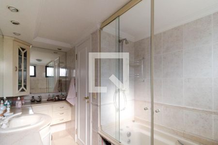 Apartamento à venda com 189m², 4 quartos e 4 vagasBanheiro do quarto 1