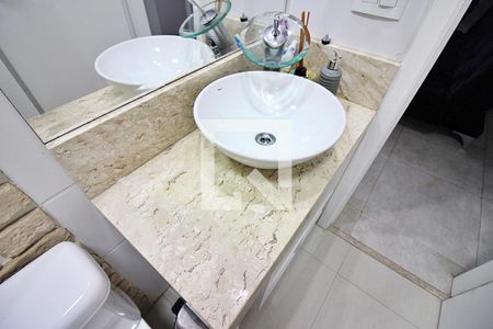 Apartamento à venda com 84m², 2 quartos e 2 vagasBanheiro Social