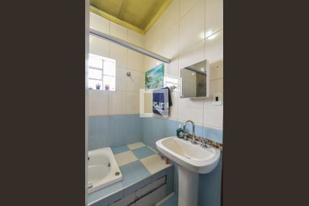 Casa à venda com 200m², 3 quartos e 3 vagasBanheiro 