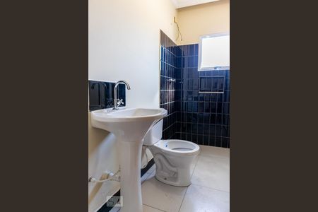 Banheiro de apartamento para alugar com 2 quartos, 55m² em Jardim Guanca, São Paulo