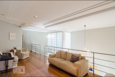 Casa de condomínio para alugar com 482m², 4 quartos e 6 vagas Casa de condomínio para alugar com 482m², 4 quartos e 6 vagasSala íntima