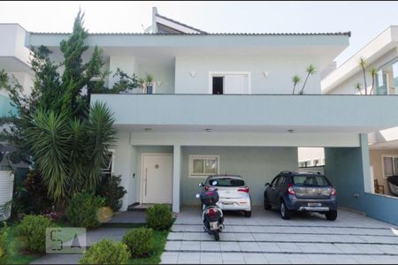 Casa de condomínio para alugar com 482m², 4 quartos e 6 vagas Casa de condomínio para alugar com 482m², 4 quartos e 6 vagasFachada