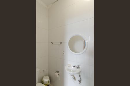 Casa de condomínio para alugar com 482m², 4 quartos e 6 vagas Casa de condomínio para alugar com 482m², 4 quartos e 6 vagasBanheiro de serviço