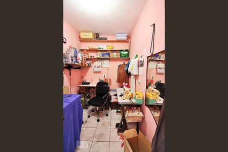 Casa à venda com 256m², 4 quartos e 2 vagasEscritório