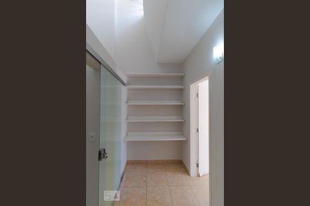 Casa à venda com 196m², 4 quartos e 3 vagas Casa à venda com 196m², 4 quartos e 3 vagasCloset da Suíte 02