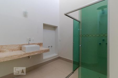 Casa à venda com 196m², 4 quartos e 3 vagas Casa à venda com 196m², 4 quartos e 3 vagasBanheiro da Suíte 02