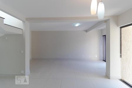 Casa à venda com 196m², 4 quartos e 3 vagas Casa à venda com 196m², 4 quartos e 3 vagasSalas